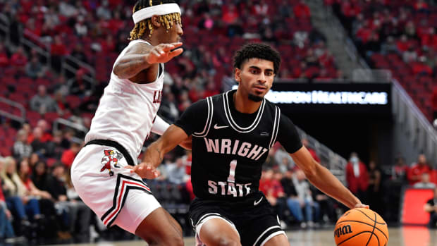 Wright State’s Trey Calvin defended by Louisville’s El Ellis.